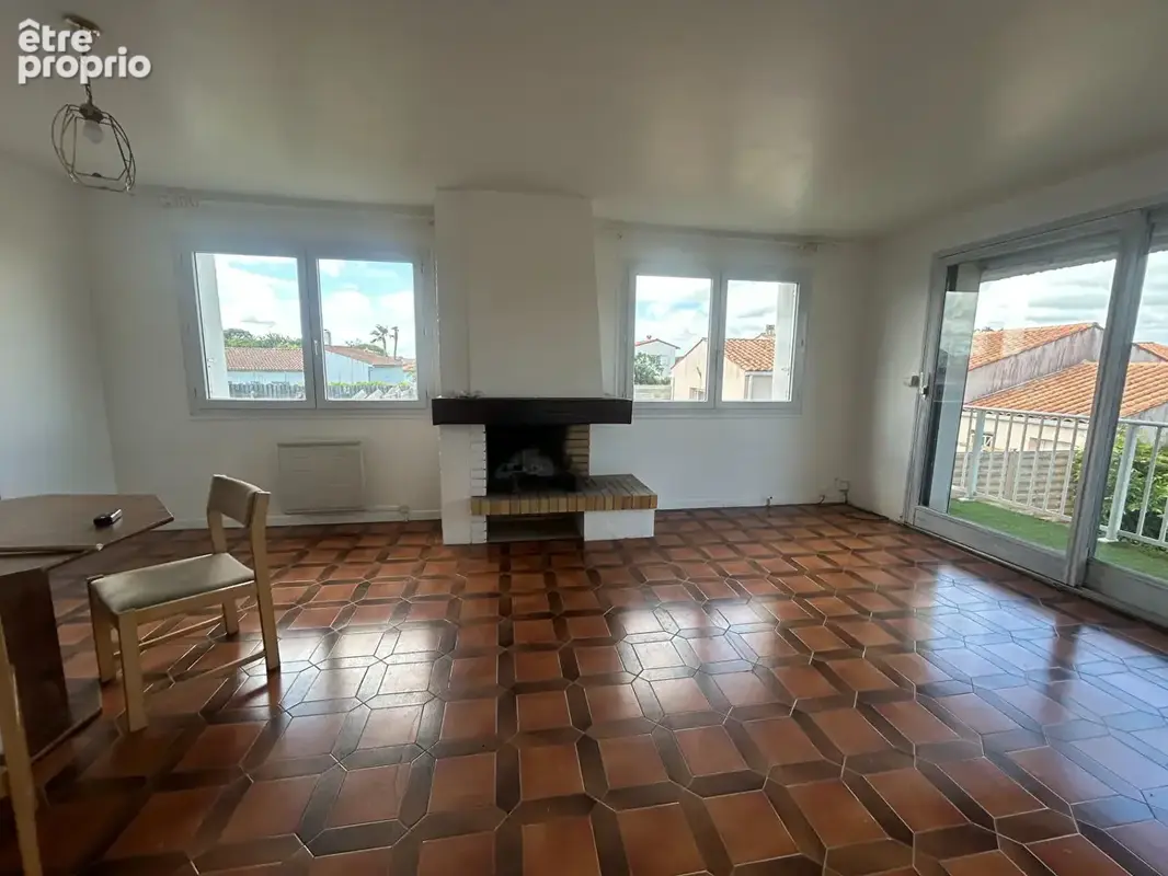 Maison familiale à Fouras avec grand extérieur arboré - photo 3