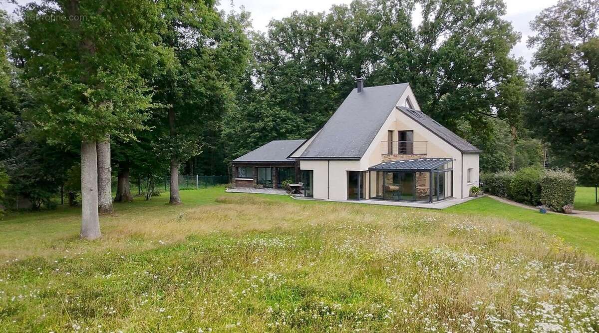 Maison 300 m² à Lyons-La-Foret  - photo 2