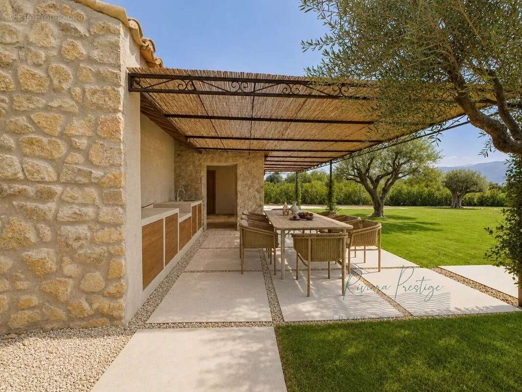 Villa de charme avec vue dans le secteur résidentiel de castellaras - photo 7
