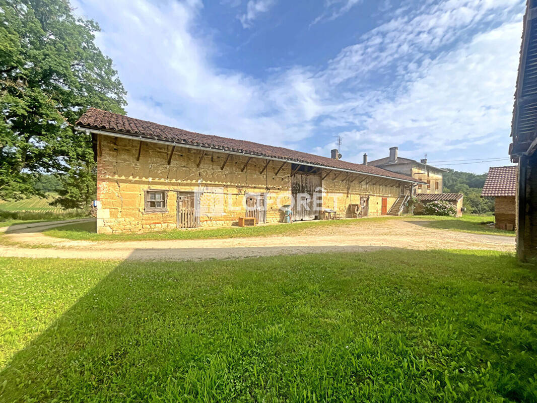 Maison à DOMMARTIN-LES-CUISEAUX