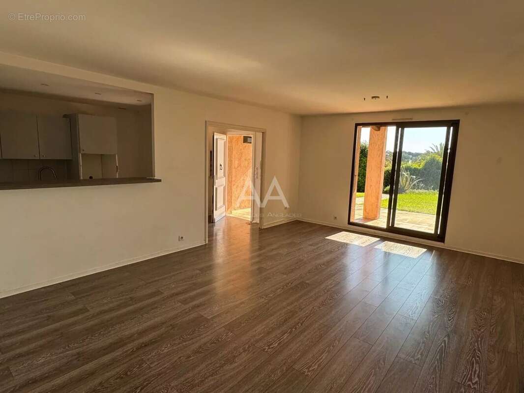 Maison à VILLENEUVE-LOUBET