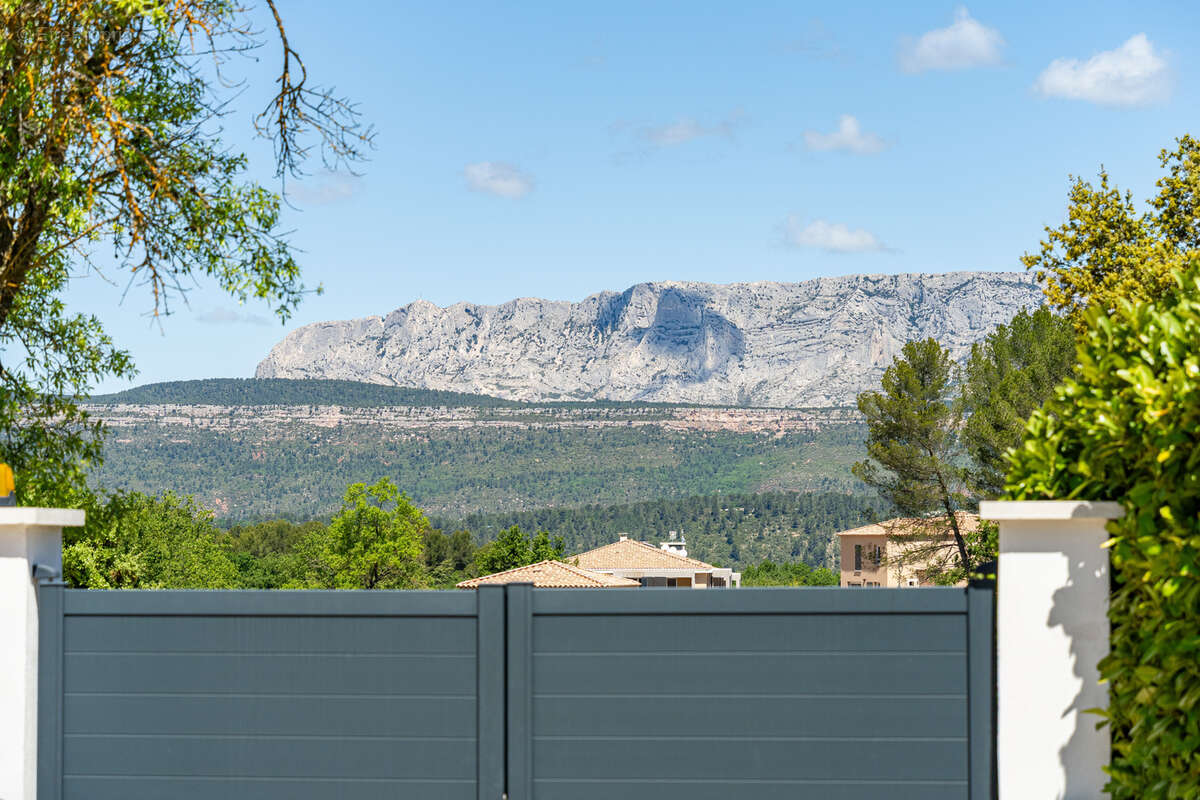 Appartement à PEYNIER