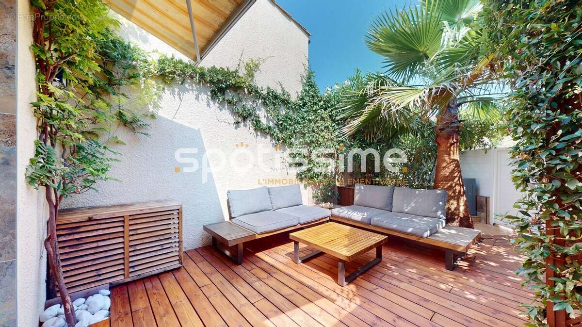 CAP D'AGDE, RICHELIEU - Villa entièrement rénovée avec GARAGE et deux jardins - photo 2