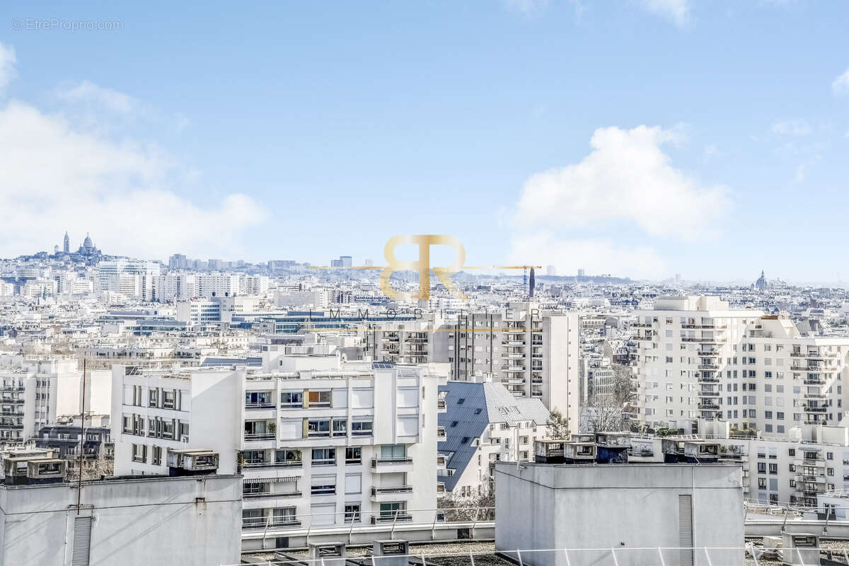 Appartement à COURBEVOIE
