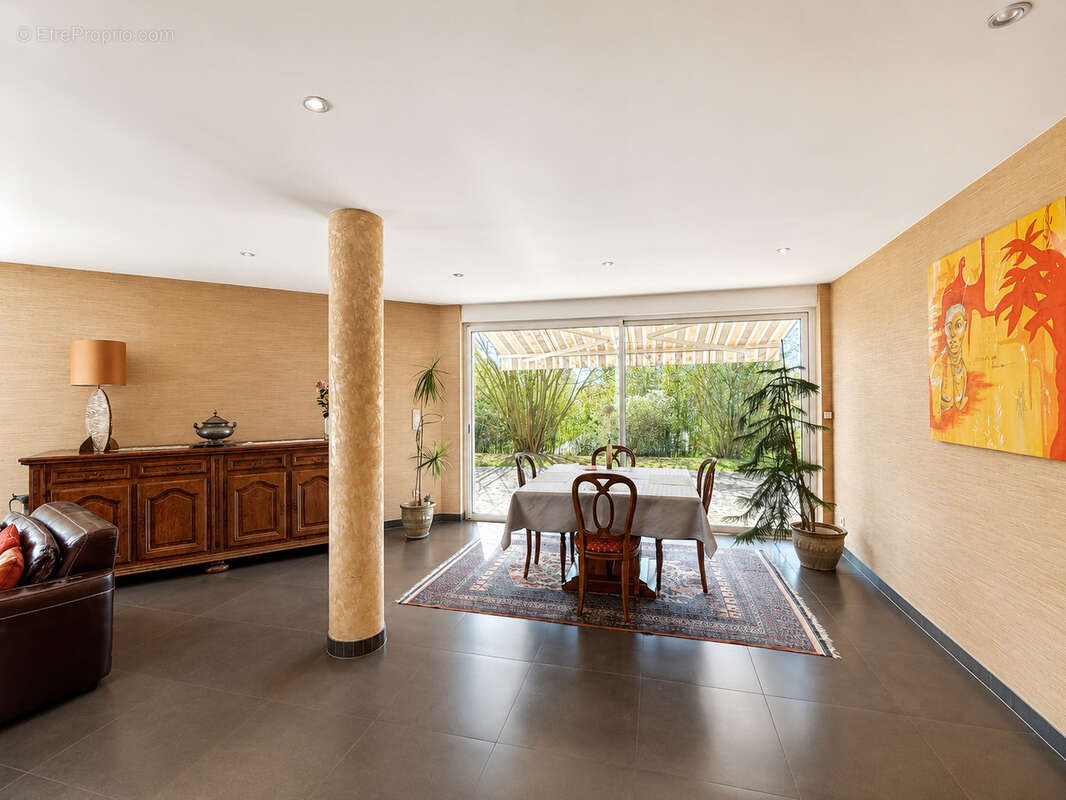 Berstett - L’esprit maison dans une petite copropriété   5 pièces de 141,63 m2 avec jardin, terrasse, garage - photo 5