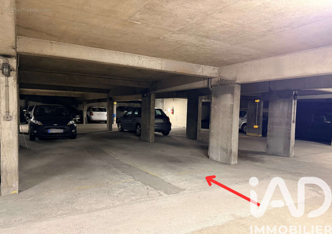 Photo 2 - Parking à PARIS-11E