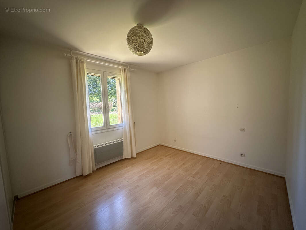 Maison type 4 + gîte sur ancien terrain de camping - photo 13