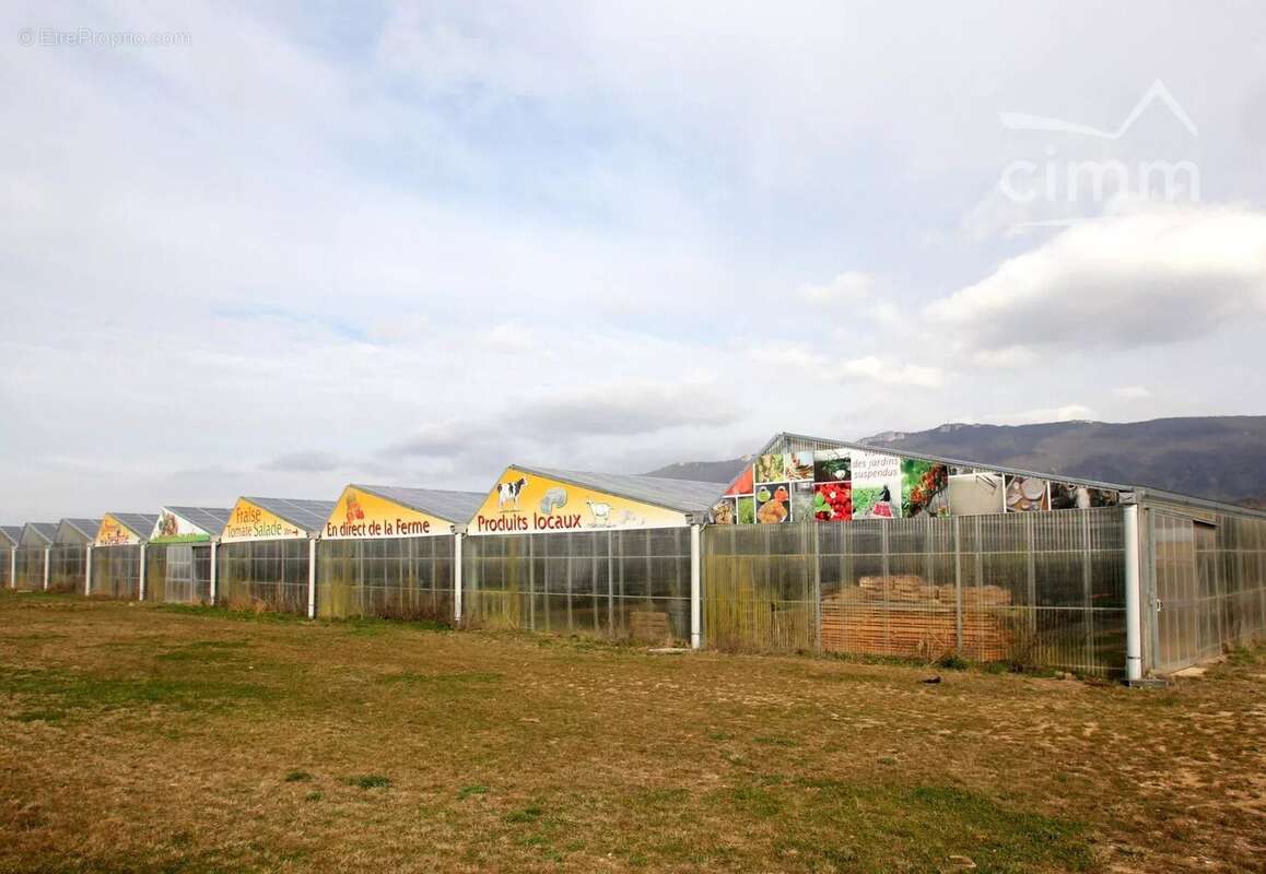 Commerce à VAUNAVEYS-LA-ROCHETTE