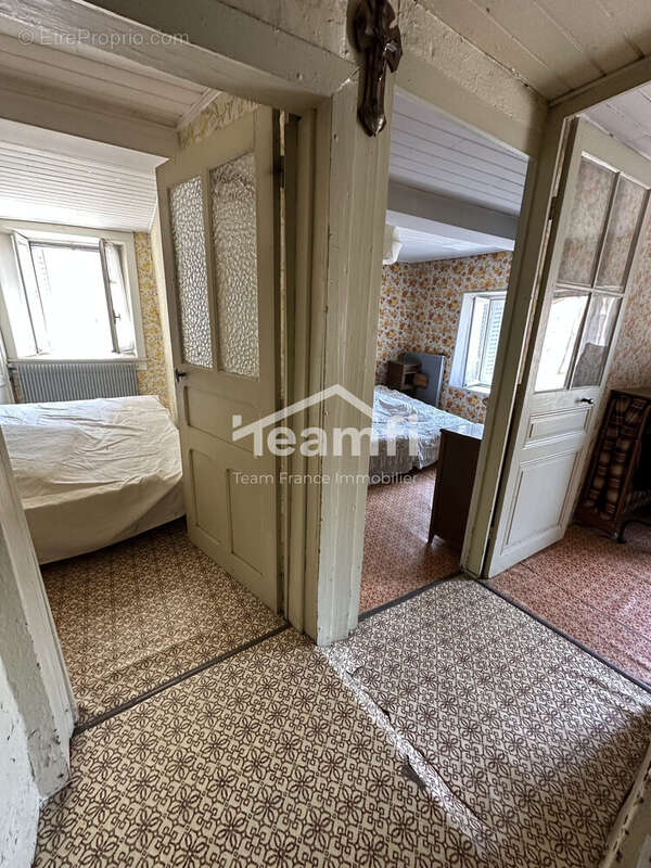 Maison à LA MONNERIE-LE-MONTEL