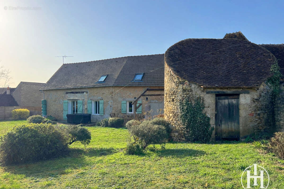 Maison à AINAY-LE-CHATEAU