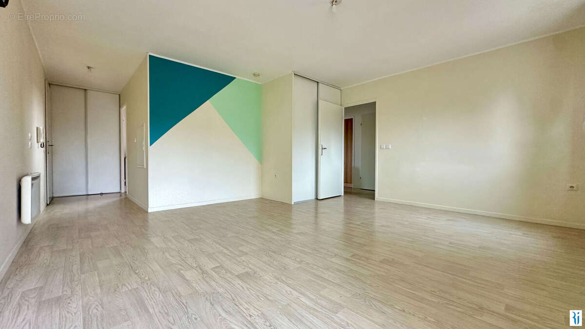 Appartement à SAINT-ETIENNE-DU-ROUVRAY