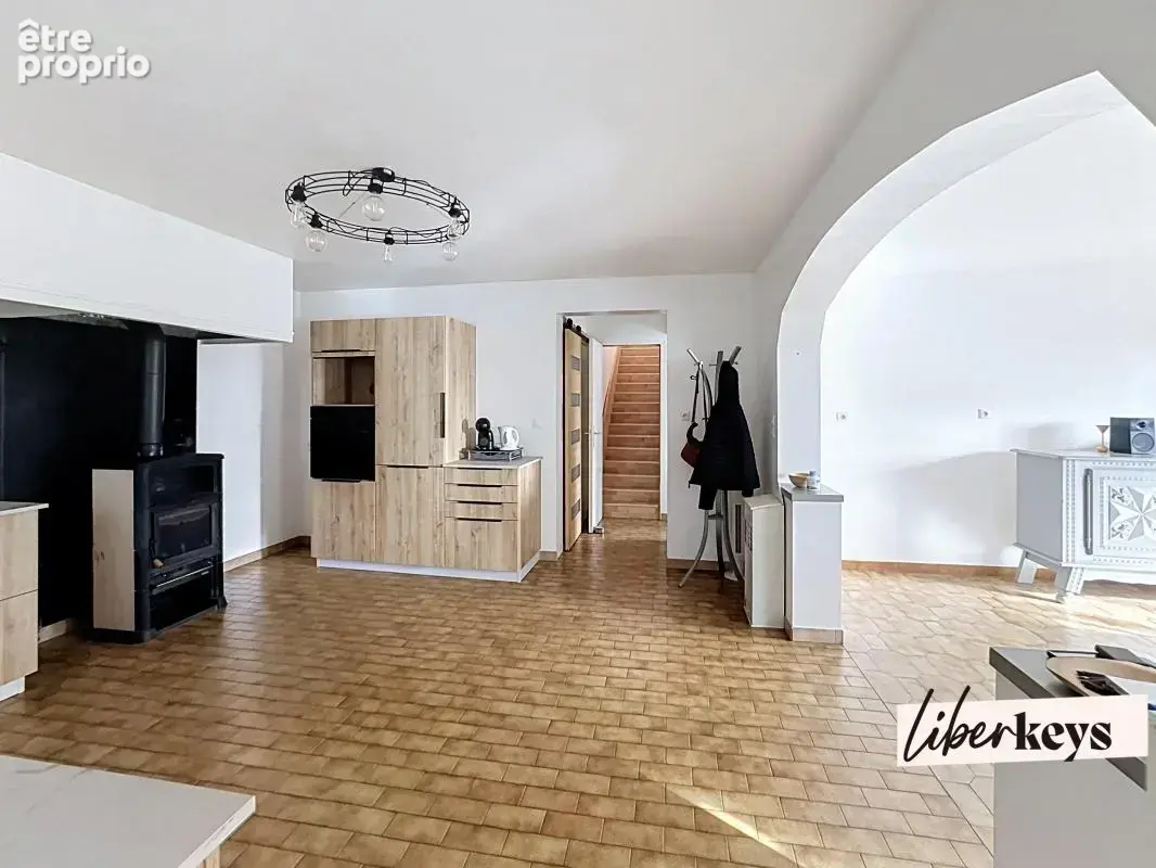 COUP DE CŒUR ATYPIQUE AU CŒUR DES VIGNES  Maison de 120 m², 4 chambres, source naturelle, grand garage avec atelier - photo 3