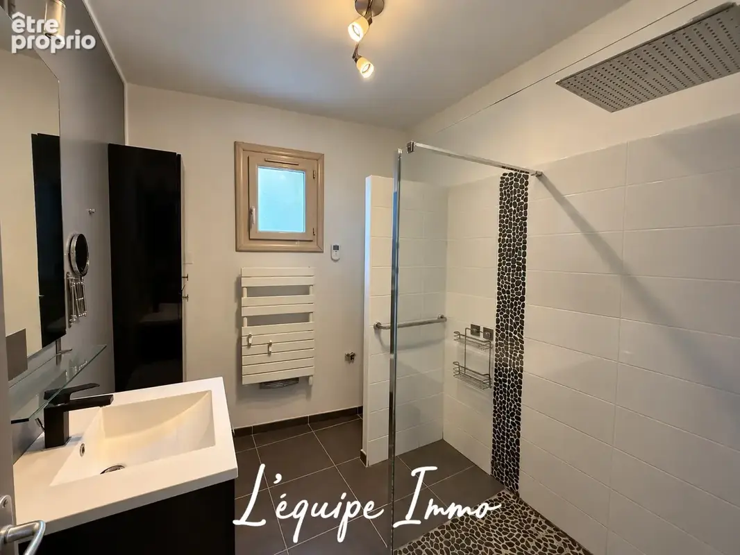 Une maison atypique aux multiples possibilités - photo 6
