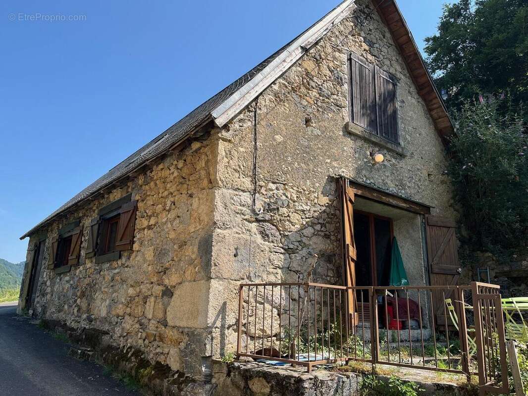Ancienne grange rénovée en maison d'habitation - photo 3