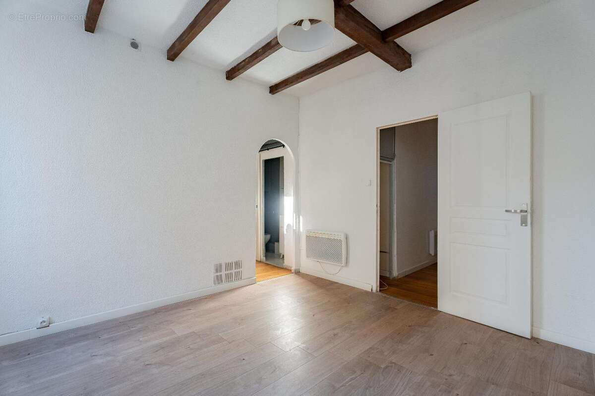 Appartement à MARSEILLE-4E
