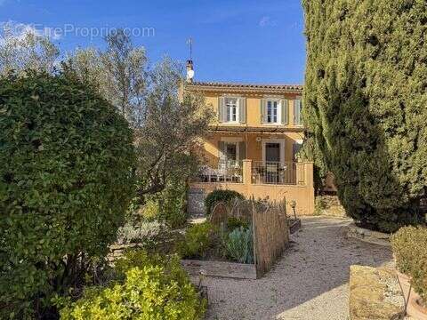 Maison à LE CASTELLET