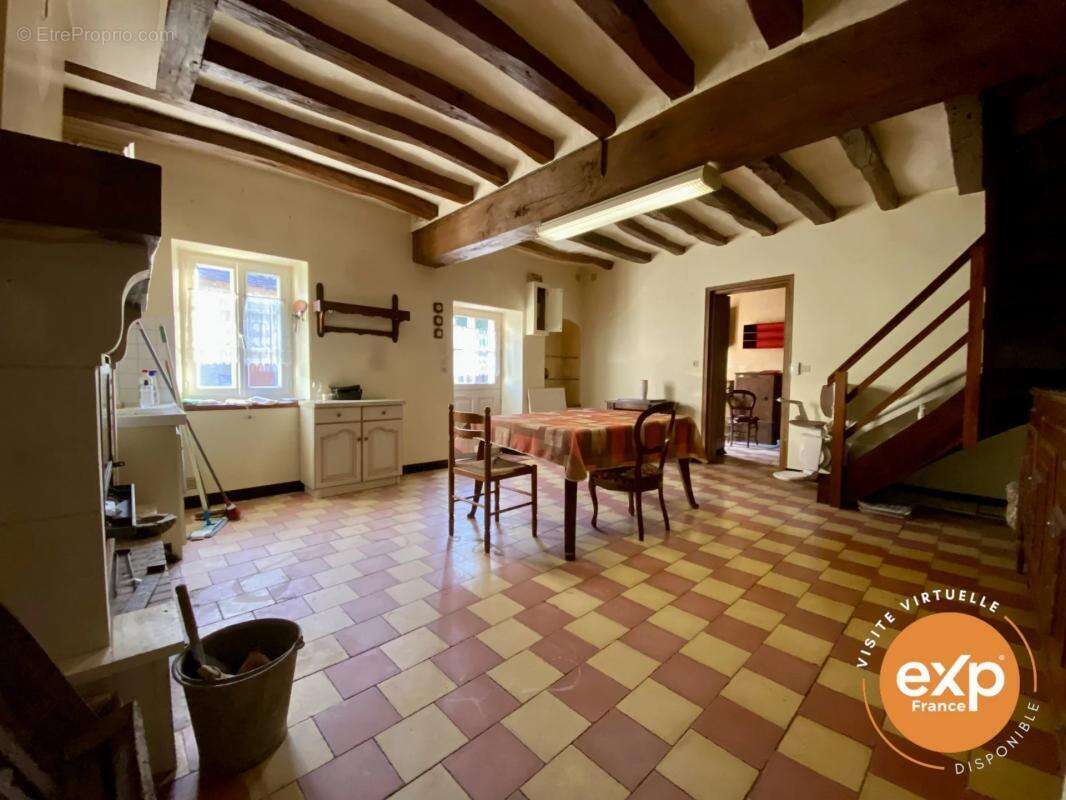 Maison à SAINT-FLOVIER