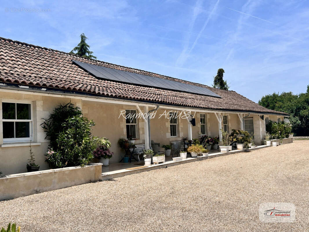 Maison à SAINT-SEURIN-DE-PRATS