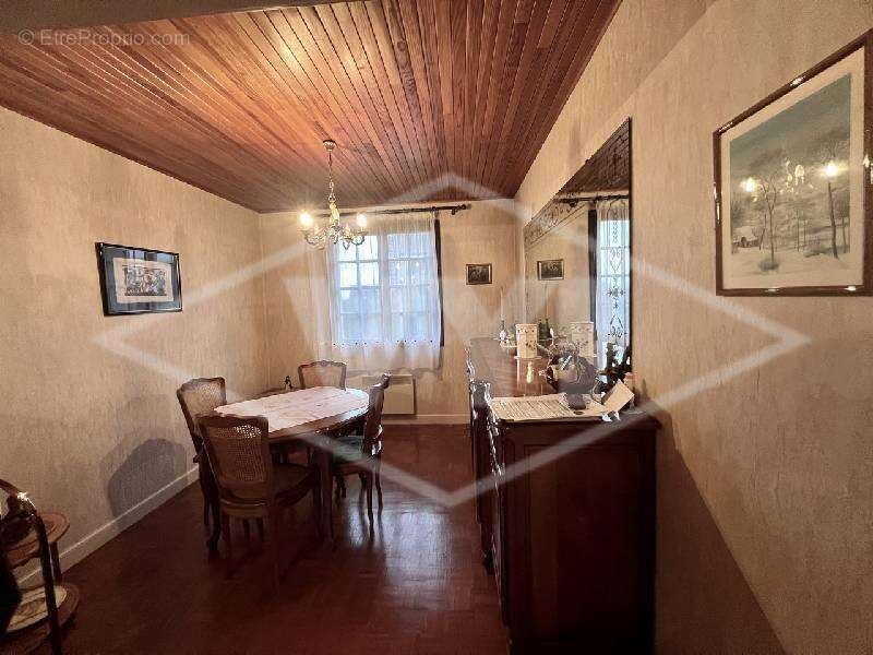 Maison à COMBS-LA-VILLE