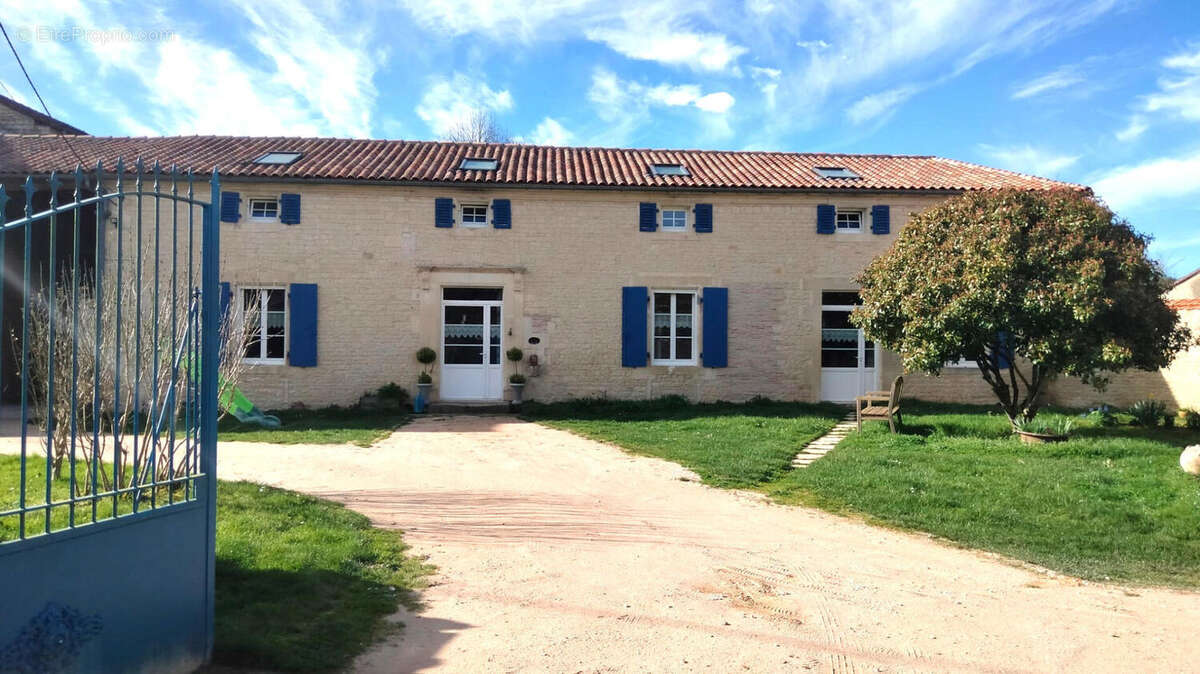 OVERVIEW - Maison à CHENON