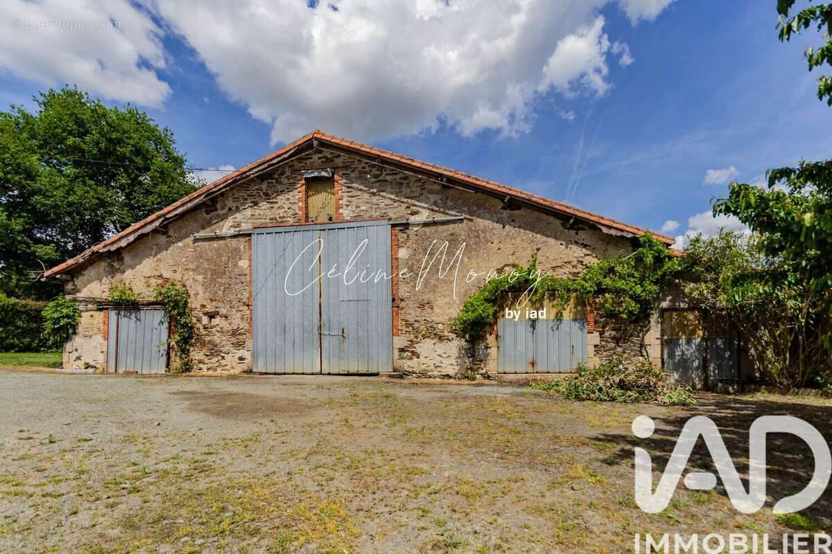 Photo 3 - Maison à LA CHAIZE-LE-VICOMTE