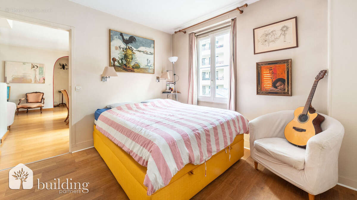 Appartement à PARIS-16E