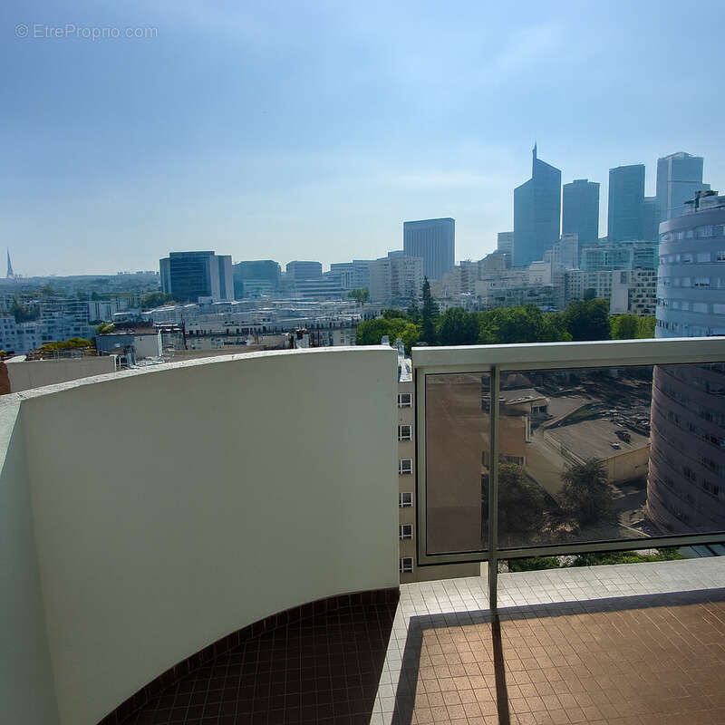 Appartement à COURBEVOIE