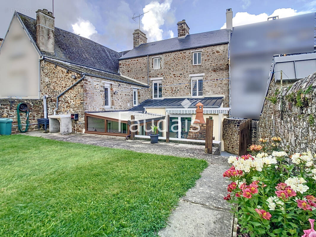 Maison à LA HAYE-DU-PUITS