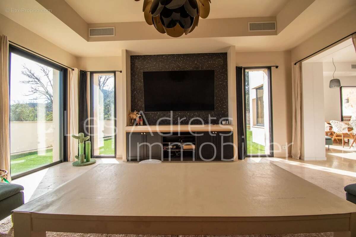 Maison à LES ADRETS-DE-L&#039;ESTEREL