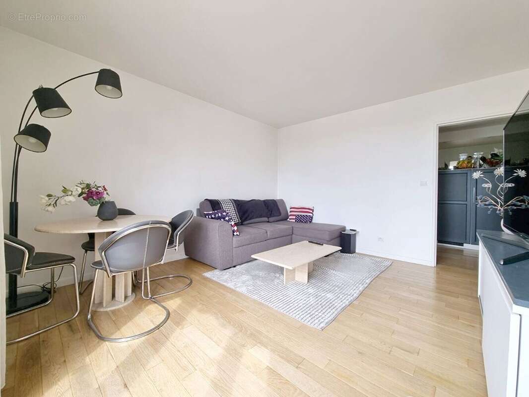 Appartement deux pieces - proche gare barre ormesson - photo 2
