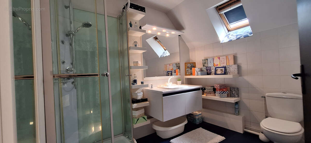 Maison 163m2 environ, 6 chambres,terrain de 1027 m2 arbore, avec sa piscine sans vis a vis. coup de coeur - photo 28