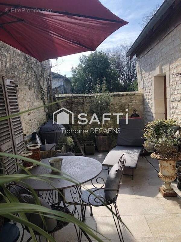 Photo 1 - Maison à FAYE-LA-VINEUSE