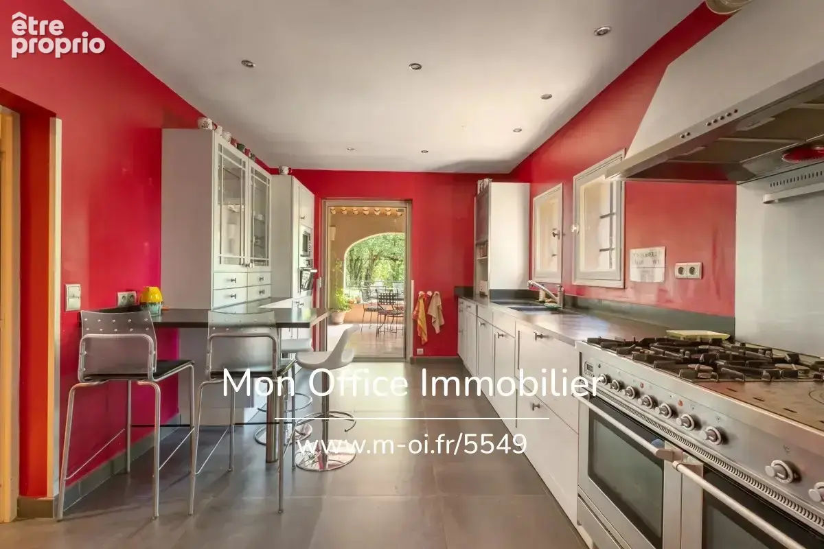 Référence : 7207-NGU - Maison 10 pièces - 8 chambres - Jacuzzi, Piscine, Salle de Cinema - Village à pied - photo 19