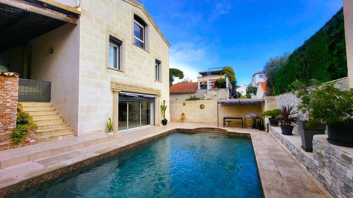 Photo 1 - Maison à MARSEILLE-16E