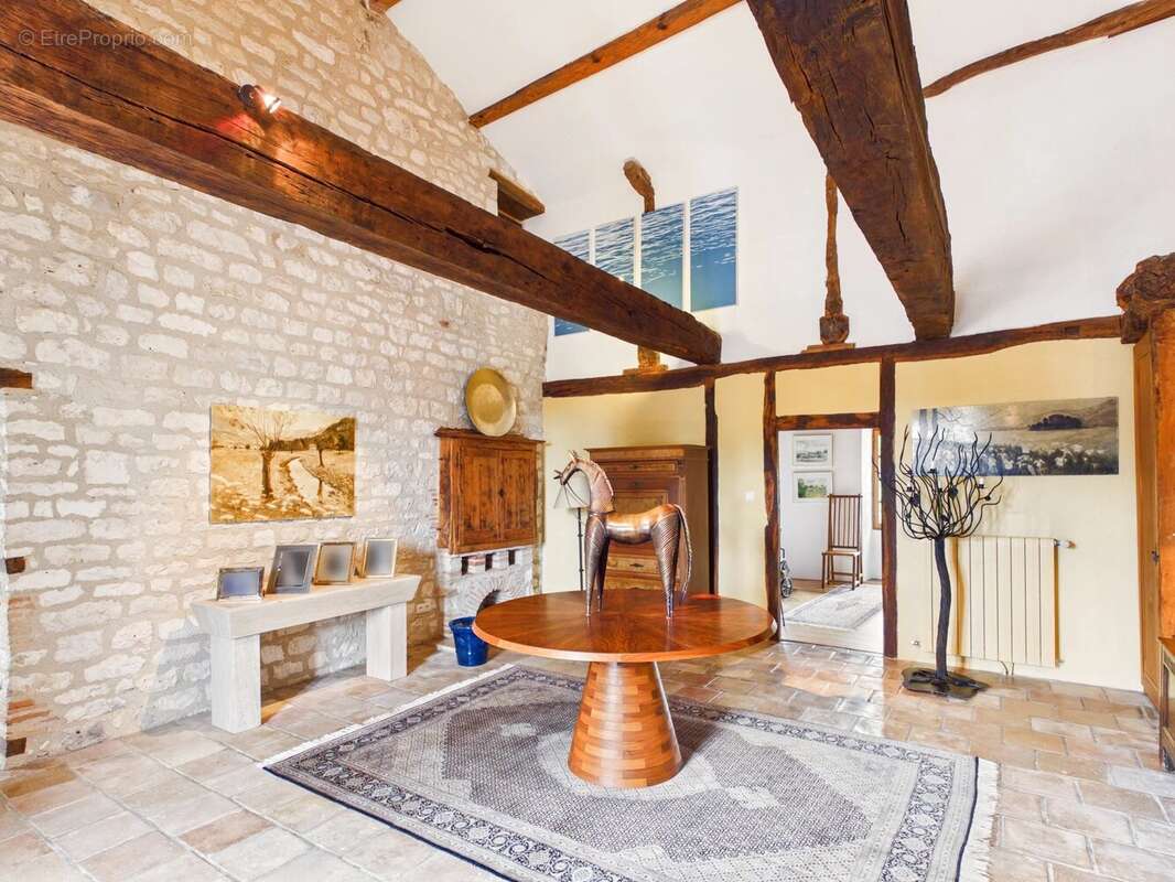 Élégante Ferme en Pierre avec Piscine de 18 m et 17 hectares à proximité de Gaillac - photo 4