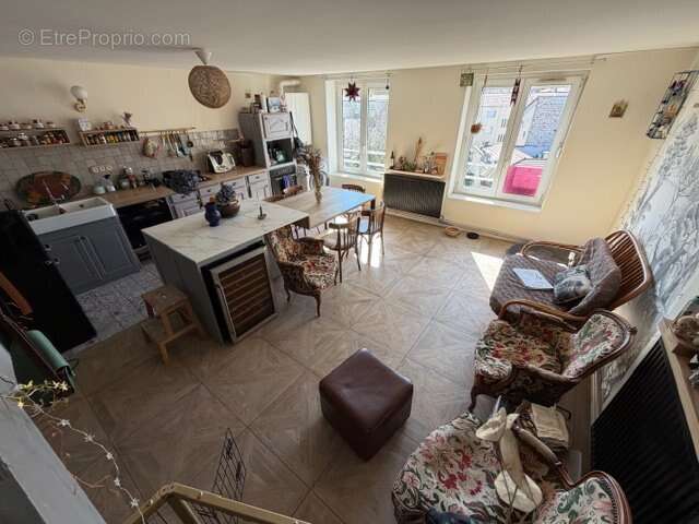 Appartement à SAINT-GENEST-LERPT