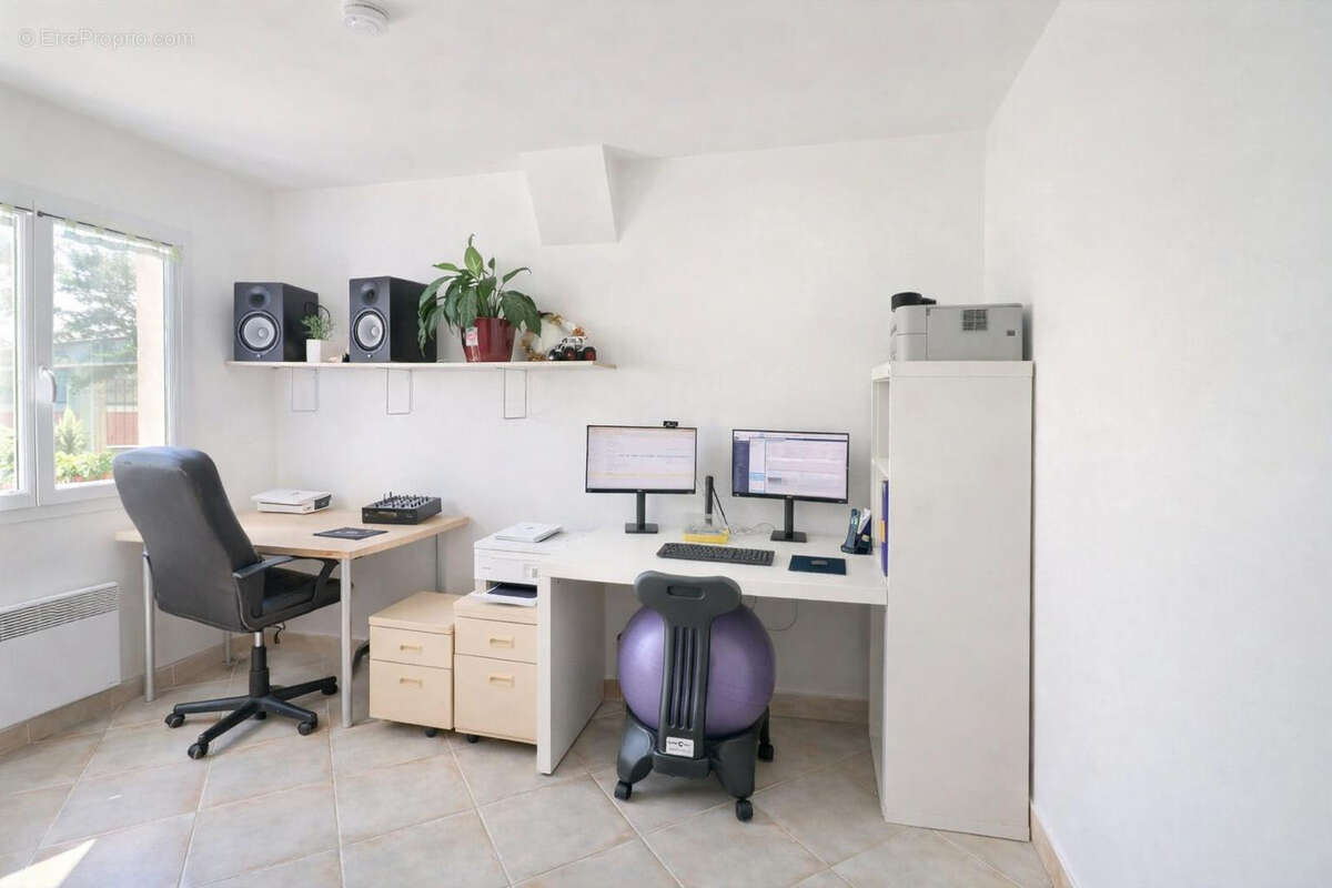 Maison à SAINT-LAURENT-D'AIGOUZE