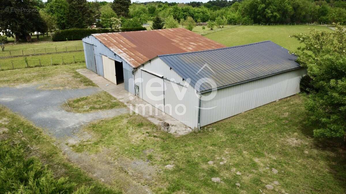 Commerce à LA BREILLE-LES-PINS