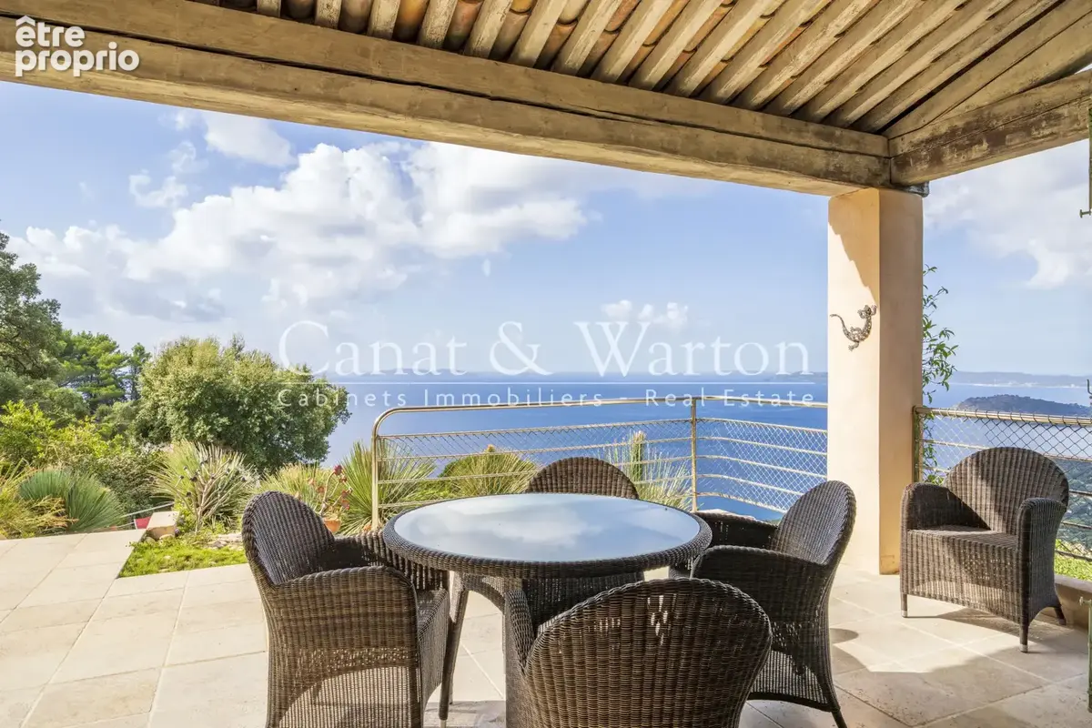 Au rayol: villa avec piscine offrant une vue mer panoramique - photo 4