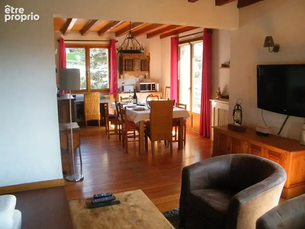 Maison Ancelle 8 pièce(s) 198 m2 - photo 2