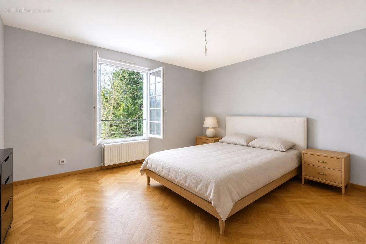 Maison individuelle de 7 pièces de 220m² en vente à Sarcelles - Idéal pour les familles - photo 19