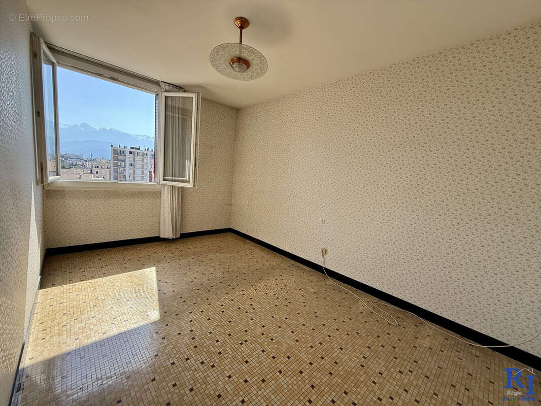 Chambre 2 : vue dégagée sur Belledonne - Appartement à GRENOBLE