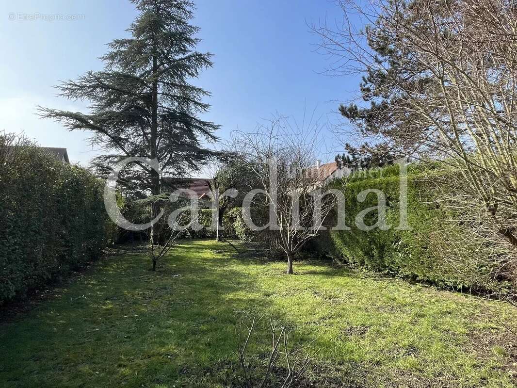 Maison à SAINT-NOM-LA-BRETECHE