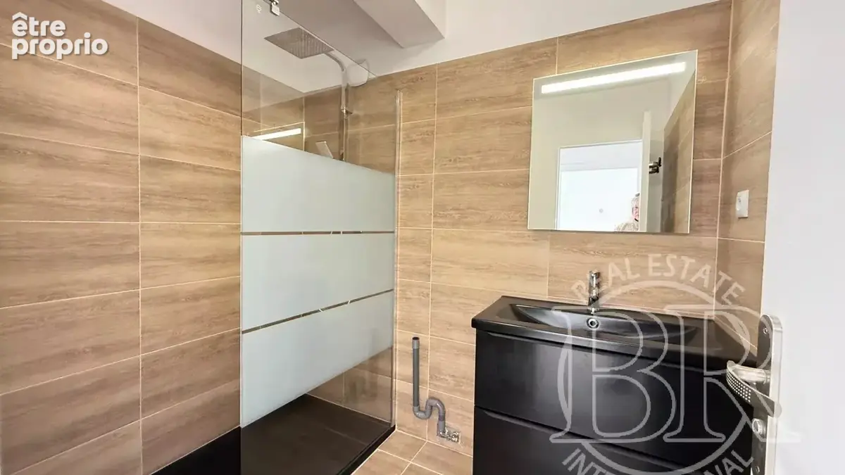 Cannes  a vendre a deux pas de Martinez appartement type 3 avec deux terrasses - photo 2