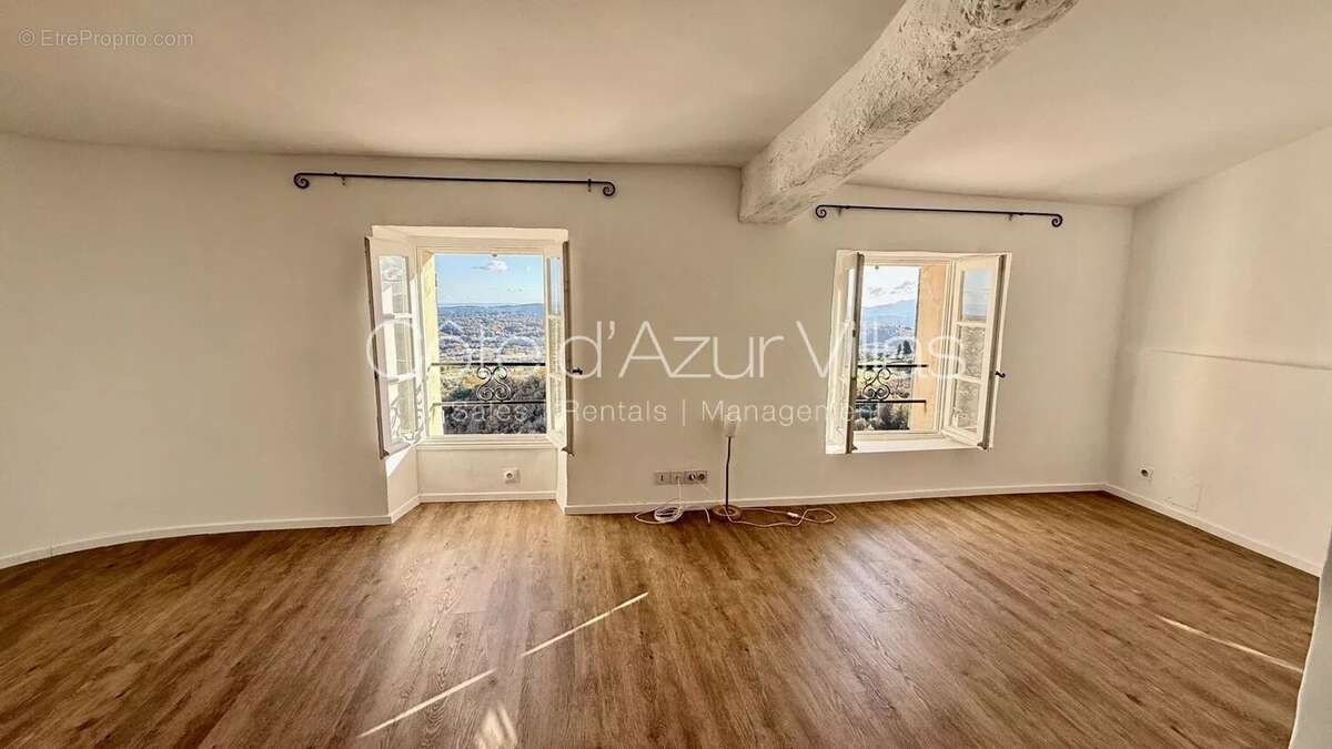 Maison à CHATEAUNEUF-GRASSE