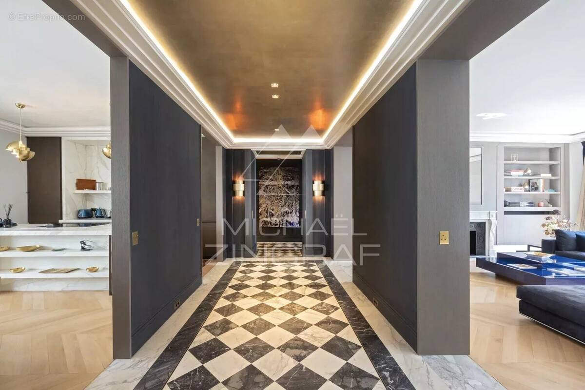 Appartement à PARIS-8E