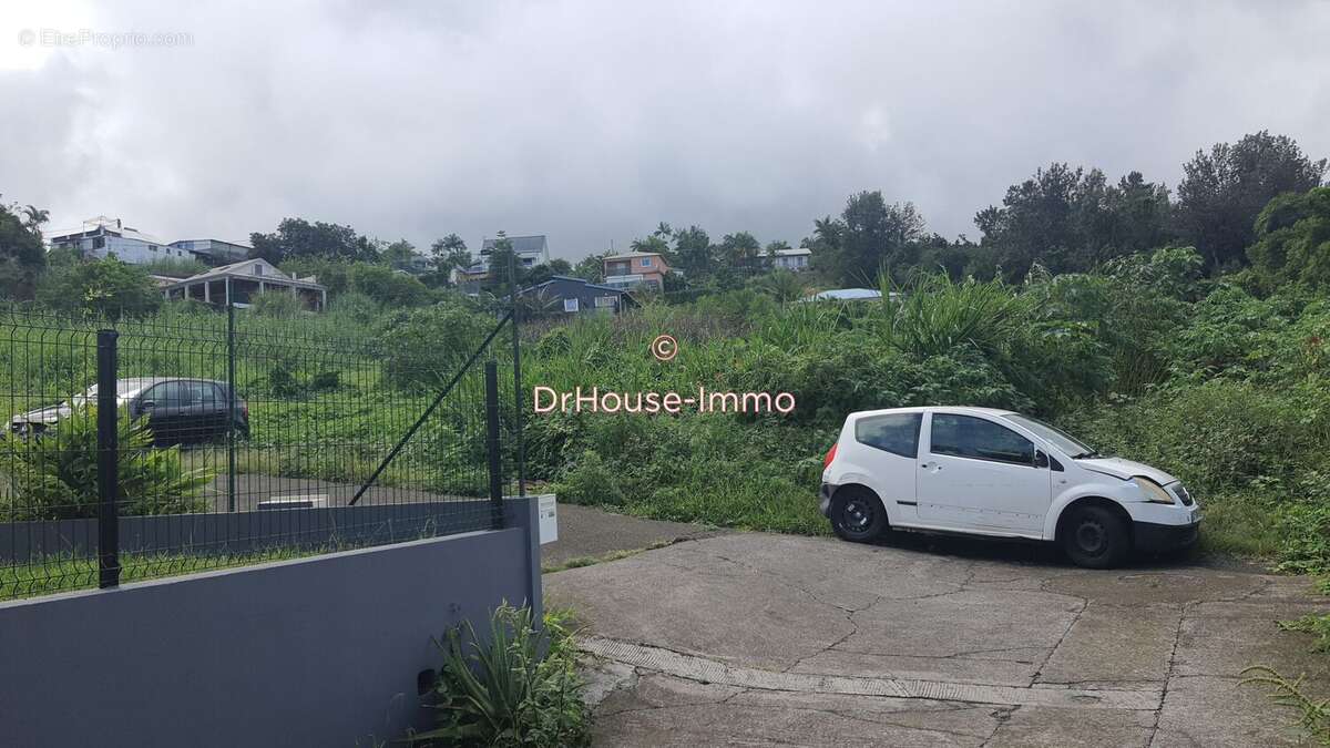 Terrain à LE TAMPON