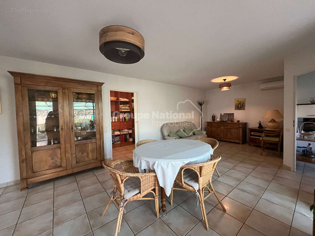 Maison à JONQUIERES-SAINT-VINCENT