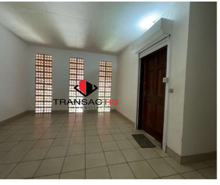 Appartement à REMIRE-MONTJOLY