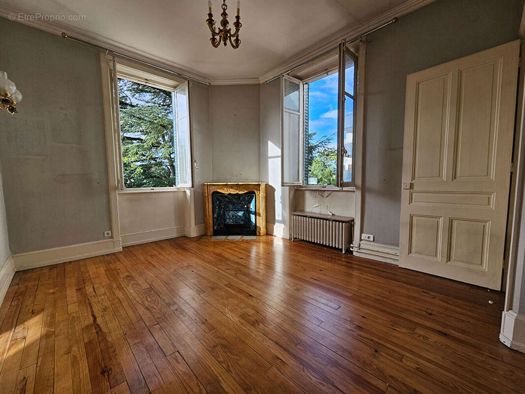 Maison Bourgeoise 7 pièces sur parcelle 1638 m² CREPIEUX - photo 6